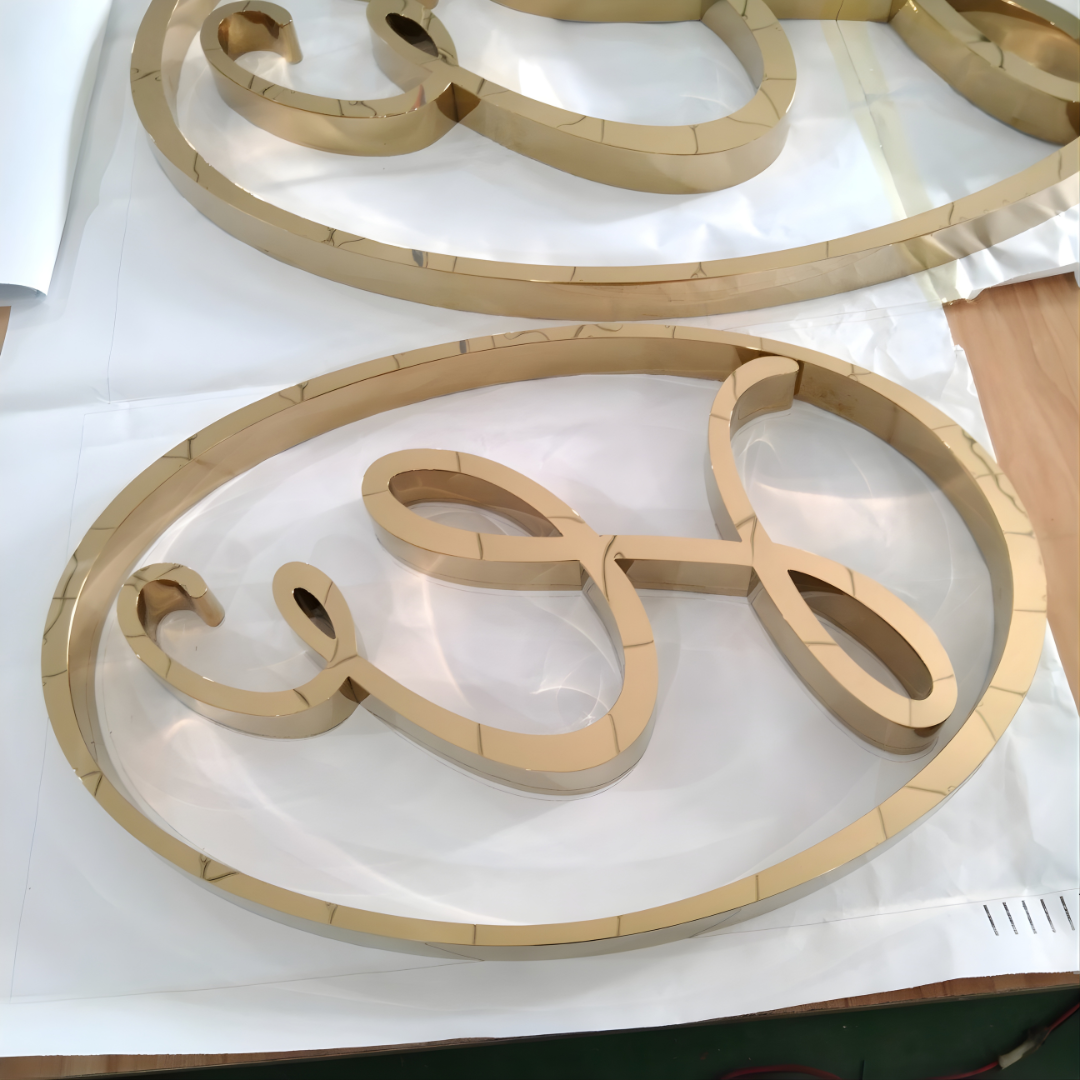 Weather-resistant 3D non-illuminated sign for outdoor use