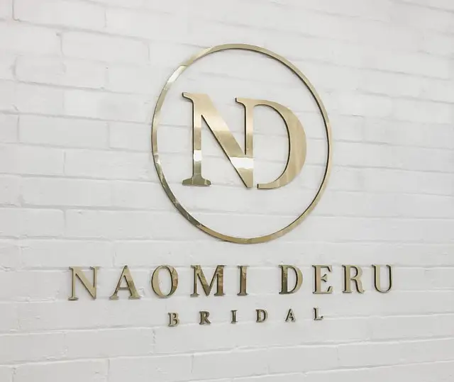 Non-illuminated flat metal sign for commercial signage