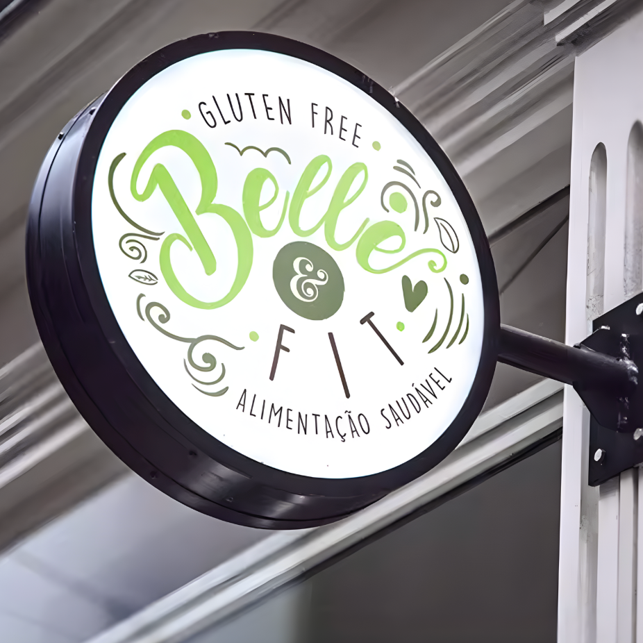 High-contrast illuminated trim-cap blade sign for enhanced visibility